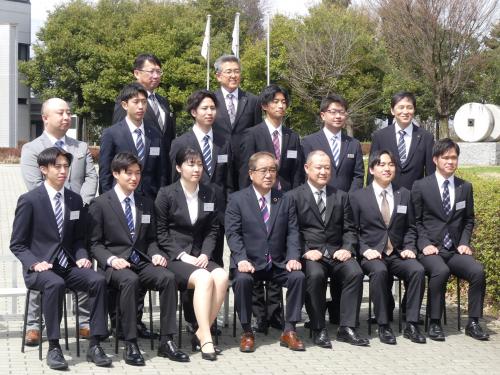 ブログ写真⑤ 2022入社.jpg