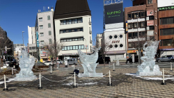 2.松本駅前氷像.png