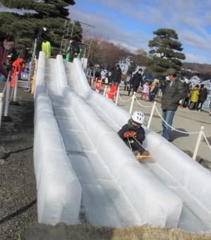 氷の滑り台3.JPG